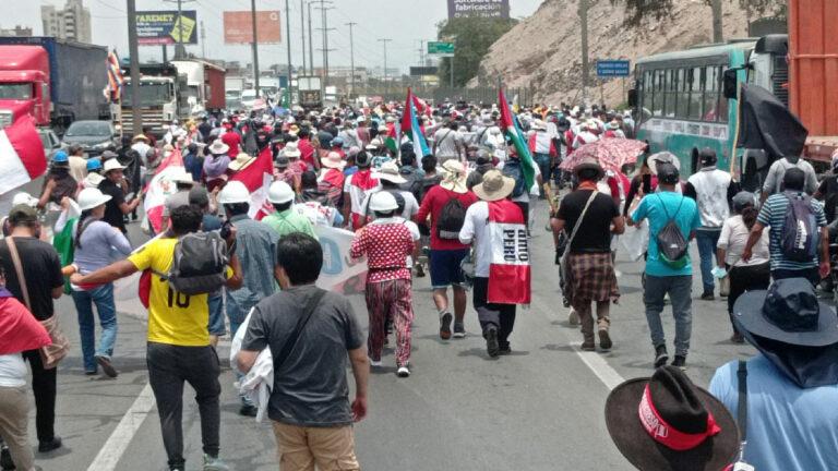 060601 Peru - Wackeln in Peru - Proteste - Proteste
