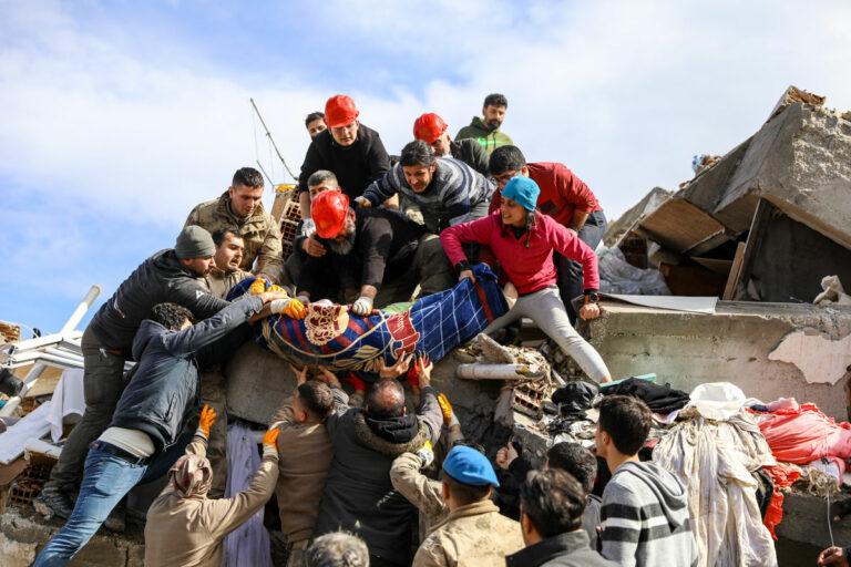 060701 Erdbeben WEB - Sanktionen statt Hilfe - Syrien - Syrien