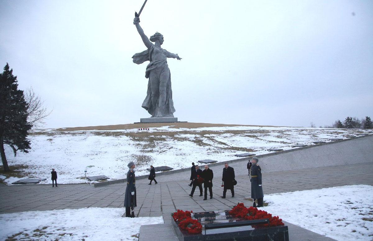 060702 Stalingrad - 80. Jahrestag des ­Sieges der Roten Armee in Stalingrad - UZ vom 10. Februar 2023 - UZ vom 10. Februar 2023