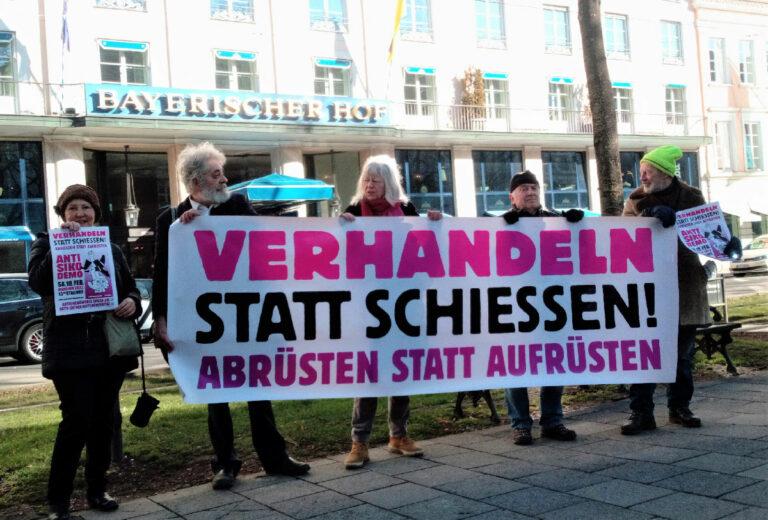 fotothon 15.02 - Protest vor Bayerischem Hof - Christoph Heusgen - Christoph Heusgen