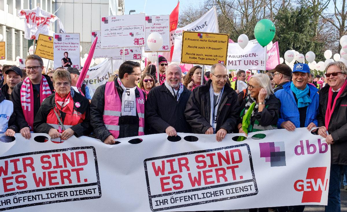 090303 Streikrecht - Recht vor Tradition - UZ vom 3. März 2023 - UZ vom 3. März 2023