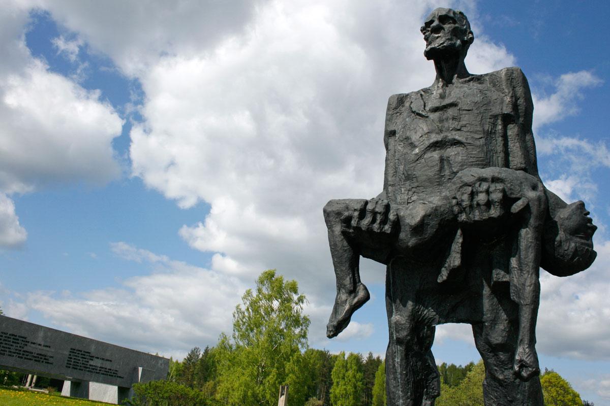 1813 Khatyn Memorial Belarus - Die Ursache von Faschismus und Krieg besiegen - UZ vom 5. Mai 2023 - UZ vom 5. Mai 2023
