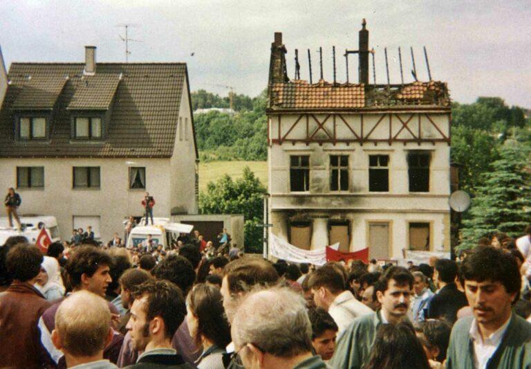 1993 Solingen Brandanschlag 2 - Wie das Asylrecht abgeschafft wurde - VVN-BdA - VVN-BdA
