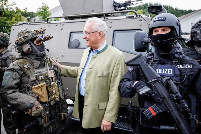 340401 Bundeswehr - Der innere Aufmarsch - Militarisierung - Militarisierung