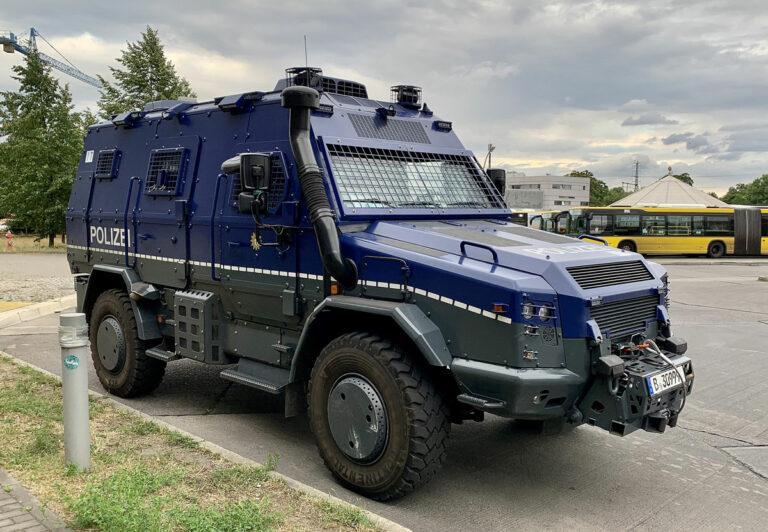 4309 2560px Survivor R Sonderwagen 5 der Berliner Landespolizei - „Angriffsvektor“ gegen Polizeipanzer - Polizei - Polizei