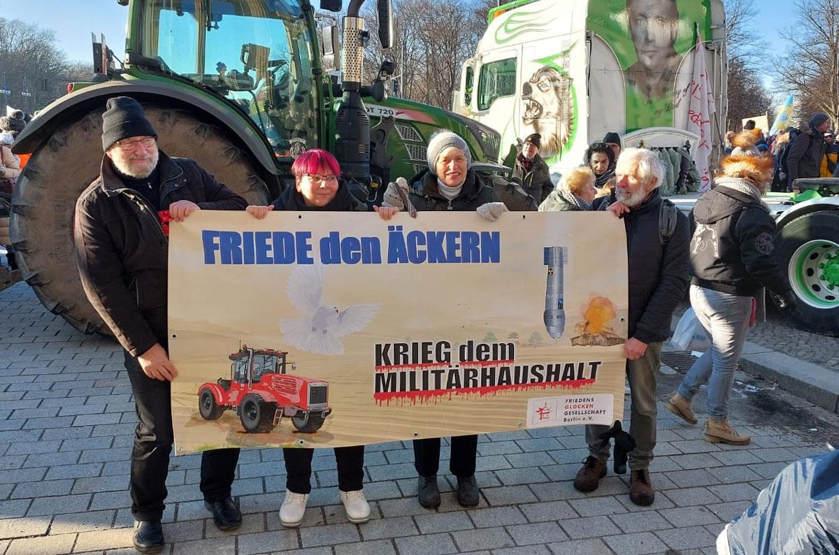 Friede den Aeckern 2 - „Friede den Äckern, Krieg dem Militärhaushalt“ - Bauernproteste, DKP Brandenburg - Blog
