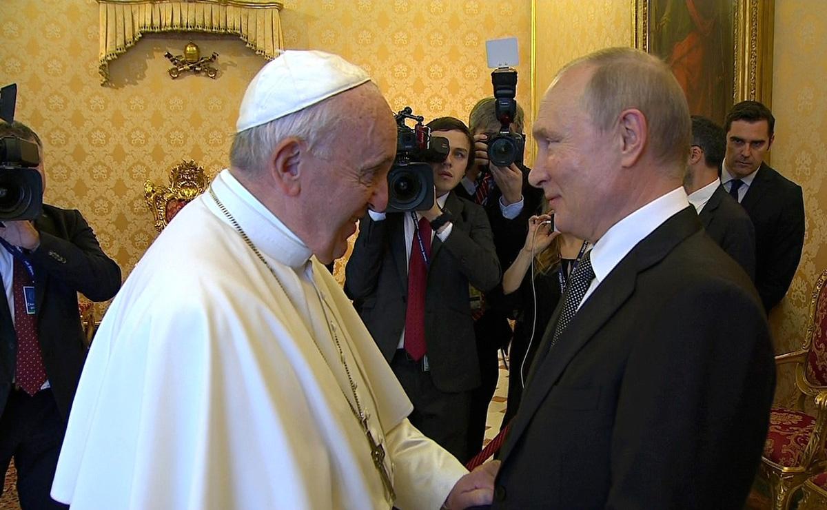 1109 Vladimir Putin with Franciscus 04 07 2019 01 - Papst ruft Ukraine zur Kapitulation auf - UZ vom 15. März 2024 - UZ vom 15. März 2024